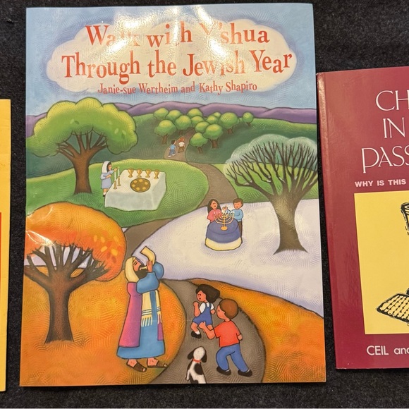 Gold and Blue Seder Plate with 3 Jewish themed Books - Picture 4 of 7